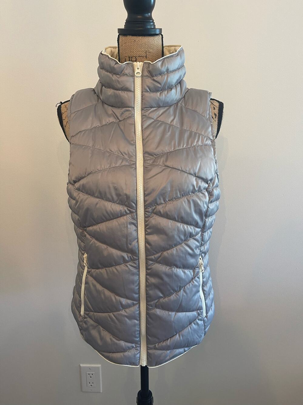 So Authentic American Heritage Silver Puffer Vest Size Large